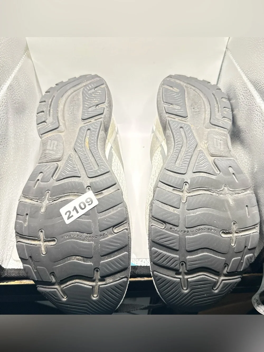Brooks Ghost 15 Men's Running Shoes - White and Black